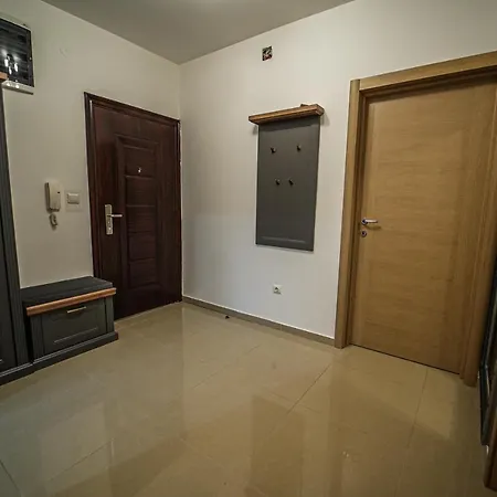 Urban Grey 스렘스카 미트로비차